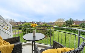 Küstenperle Nordsee mit Balkon und Gemeinschaftssauna ca 200 m vom Deich entfernt Hund herzlich Willkommen